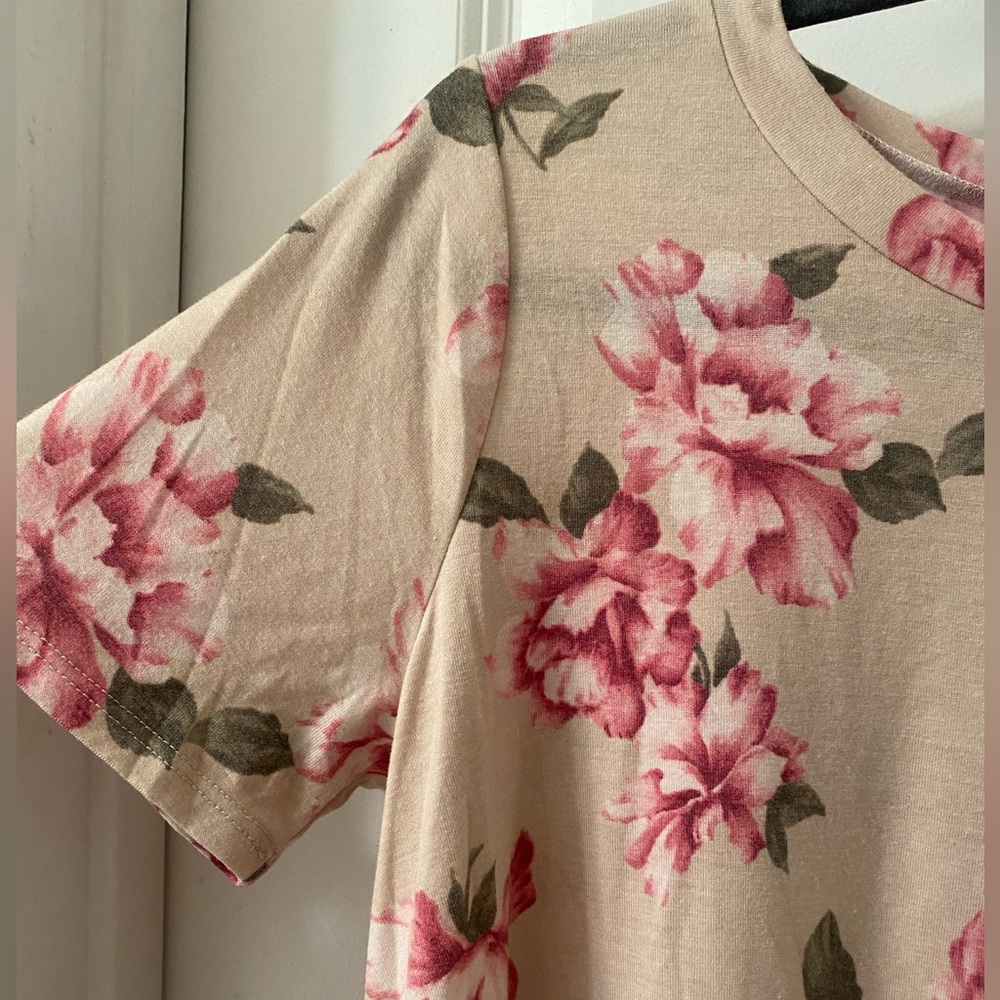 SOLD! NEW! Women’s Boutique Feel the Rhythm Cream Color Pink Floral Top S - Picture 4 of 8